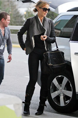 KateBeckinsaleJAN11012702