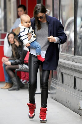 MirandaKerrNOV112403