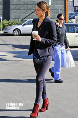 JessicaAlba01JAN13012102